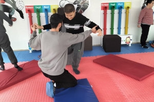 Jimnastik Eğitimlerimiz Devam Ediyor.