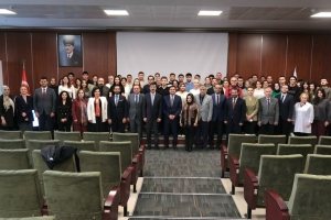 Kütahya Sağlık Bilimleri Üniversitesinde (KSBÜ) Otizm Farkındalık Günü kapsamında düzenlenen etkinlikte, otizmin erken tanısının önemi ve toplumda farkındalık yaratmanın gerekliliği vurgulandı.