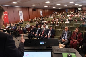 Kütahya Sağlık Bilimleri Üniversitesinde (KSBÜ) Otizm Farkındalık Günü kapsamında düzenlenen etkinlikte, otizmin erken tanısının önemi ve toplumda farkındalık yaratmanın gerekliliği vurgulandı.
