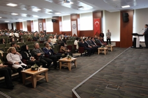 Kütahya Sağlık Bilimleri Üniversitesinde (KSBÜ) Otizm Farkındalık Günü kapsamında düzenlenen etkinlikte, otizmin erken tanısının önemi ve toplumda farkındalık yaratmanın gerekliliği vurgulandı.