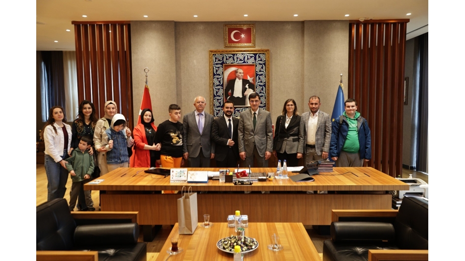 Belediye Başkanımız Sayın Eyüp KAHVECİ\\\'yi Makamında Ziyaret Ettik.